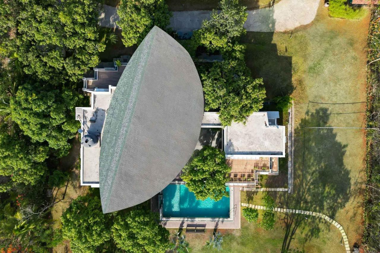 The Leaf By Stayvista - An Enchanting Escape Offering A Pool, Terrace, Lush Lawn, Contemporary Interiors, And Indoor Games Alībāg Exterior foto