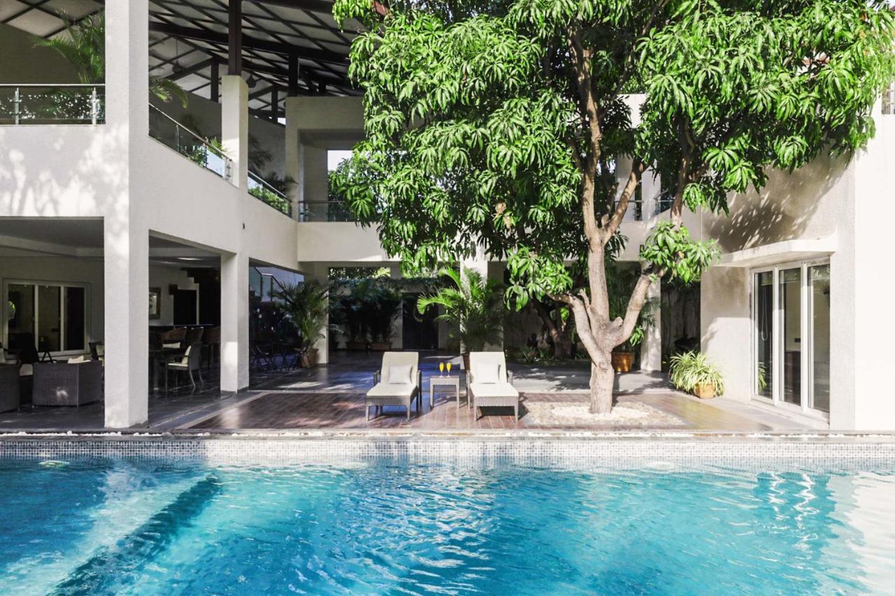 The Leaf By Stayvista - An Enchanting Escape Offering A Pool, Terrace, Lush Lawn, Contemporary Interiors, And Indoor Games Alībāg Exterior foto